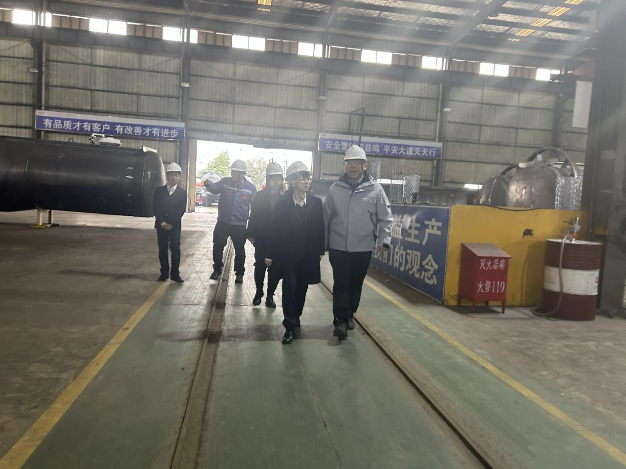 集團黨委副書記關敏赴湖北東特特裝開展調研指導 